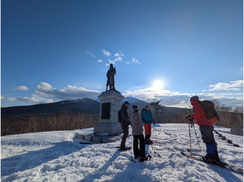 【青森・八甲田】雪中行軍の歴史を学ぶ八甲田山の冬山スノーシュートレッキングツアーの紹介画像