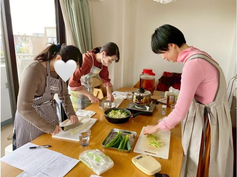 [อาคิตะ โยโคเตะ] สัมผัสประสบการณ์อาหารญี่ปุ่นดั้งเดิมที่ไม่ใส่น้ำตาลหรือน้ำมัน | คลาสสอนทำอาหารเพื่อสุขภาพที่บ้าน โดยใช้ "คาซาเนะนิ" (สตูว์แบบหลายชั้น) ซึ่งสืบทอดกันมาตั้งแต่สมัยเอโดะの紹介画像