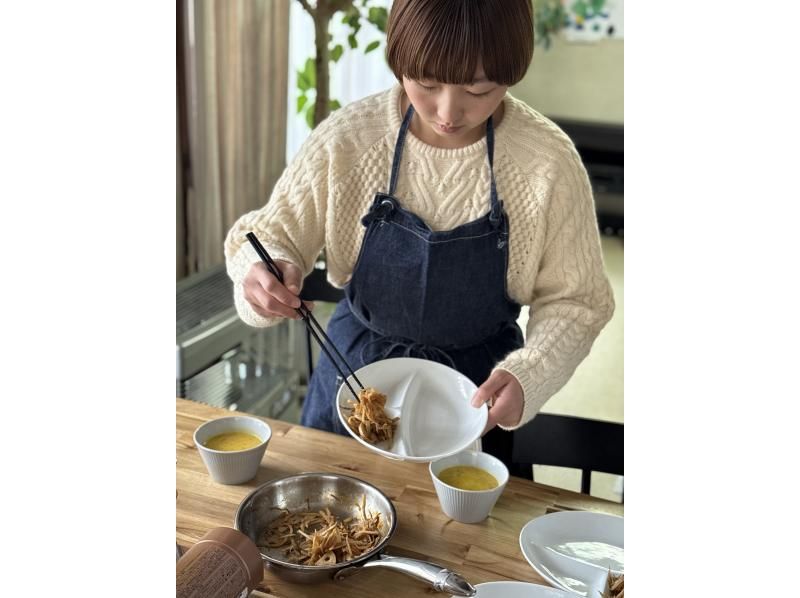 [อาคิตะ โยโคเตะ] สัมผัสประสบการณ์อาหารญี่ปุ่นดั้งเดิมที่ไม่ใส่น้ำตาลหรือน้ำมัน | คลาสสอนทำอาหารเพื่อสุขภาพที่บ้าน โดยใช้ "คาซาเนะนิ" (สตูว์แบบหลายชั้น) ซึ่งสืบทอดกันมาตั้งแต่สมัยเอโดะの紹介画像