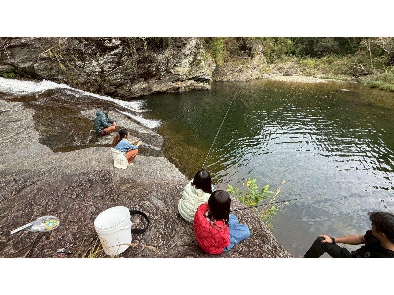 "Northern Okinawa Island" Survival Mission Tour! A packed tour that includes jungle food hunting, fishing, and fire-making pizza making. Recommended for children and families.の紹介画像
