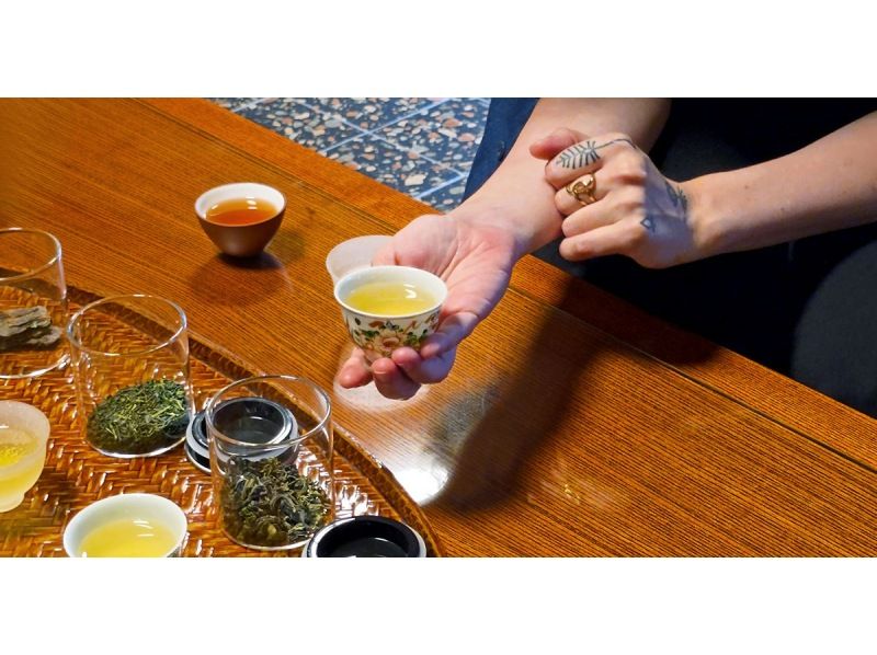 【京都・東山】お茶の京都を満喫！煎茶家&times;ティーソムリエ・お手前鑑賞と希少茶の試飲（手ぶらOK・初心者歓迎）の紹介画像