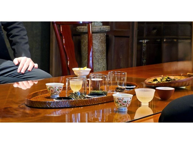 【京都・東山】お茶の京都を満喫！煎茶家&times;ティーソムリエ・お手前鑑賞と希少茶の試飲（手ぶらOK・初心者歓迎）の紹介画像