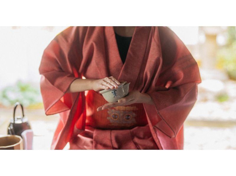 【京都・東山】お茶の京都を満喫！煎茶家&times;ティーソムリエ・お手前鑑賞と希少茶の試飲（手ぶらOK・初心者歓迎）の紹介画像