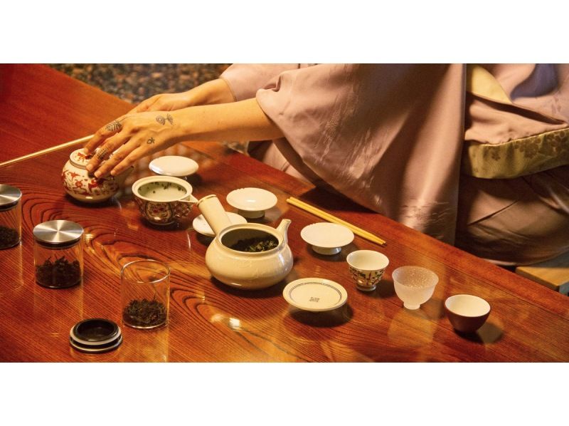 【京都・東山】お茶の京都を満喫！煎茶家&times;ティーソムリエ・お手前鑑賞と希少茶の試飲（手ぶらOK・初心者歓迎）の紹介画像