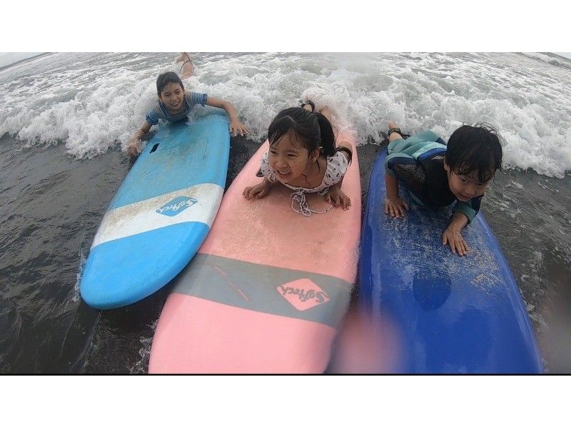 【宫崎县青岛】在宫崎美丽的大海中体验特别的冲浪之旅～欢迎初学者、家庭和情侣！の紹介画像