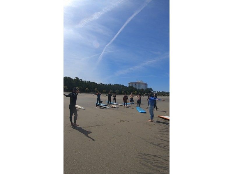 【宫崎县青岛】在宫崎美丽的大海中体验特别的冲浪之旅～欢迎初学者、家庭和情侣！の紹介画像