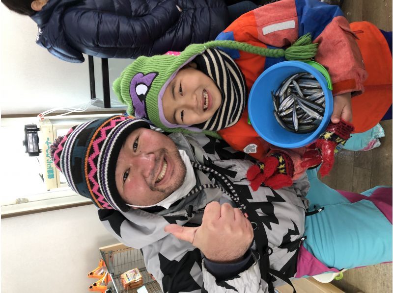 【北海道・札幌】1日2組限定！プライベート氷上ワカサギ釣り！釣れるスポットで体験！釣り方伝授！天ぷらつき水洗トイレ・休憩小屋あり！の紹介画像