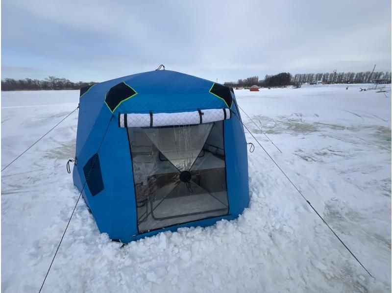 【北海道・札幌】1日2組限定！プライベート氷上ワカサギ釣り！釣れるスポットで体験！釣り方伝授！天ぷらつき水洗トイレ・休憩小屋あり！の紹介画像