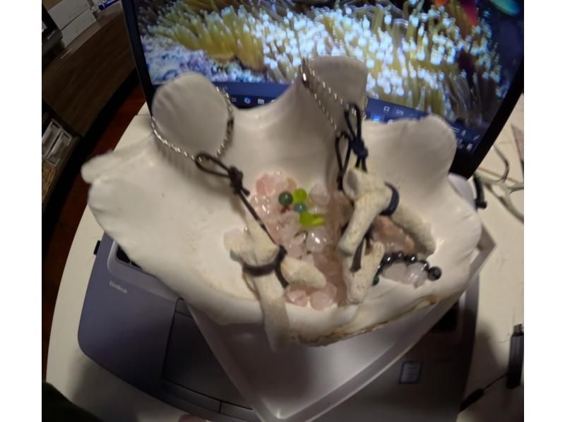 【恩納村青の洞窟シュノーケルサンゴお守りストラップ付き】ボートで出港青の洞窟シュノーケルツアー（写真プレゼント餌あげ体験付の紹介画像