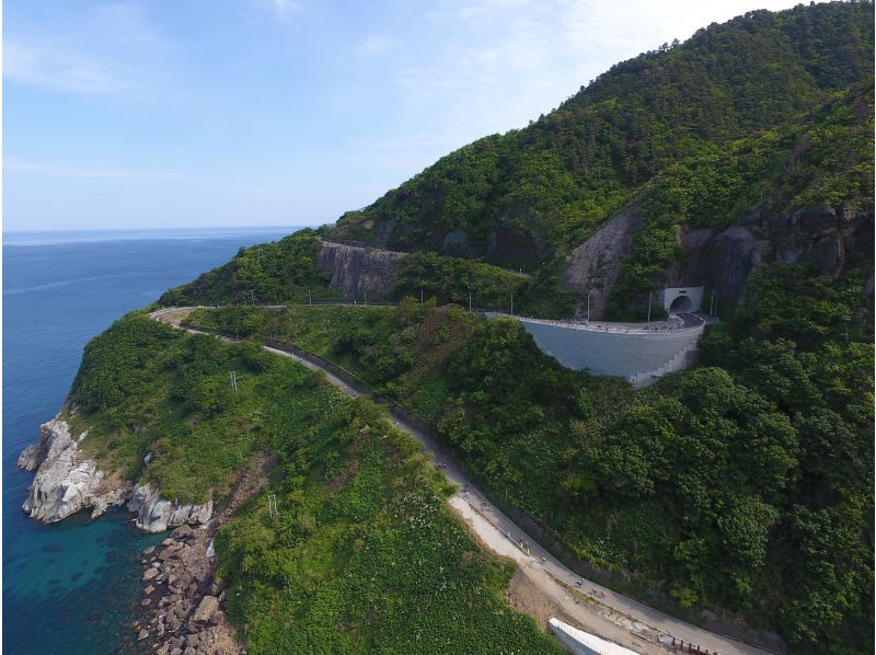 [Niigata/Sado] Cycling experience through the spectacular scenery of Tobishima day lilies in bloomの紹介画像