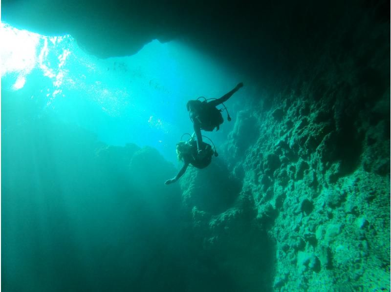 【期間限定特価】【沖縄・恩納村・フルフェイスマスク】充実施設が全て無料の店舗集合！青の洞窟体験ダイビング（Aプラン）の紹介画像