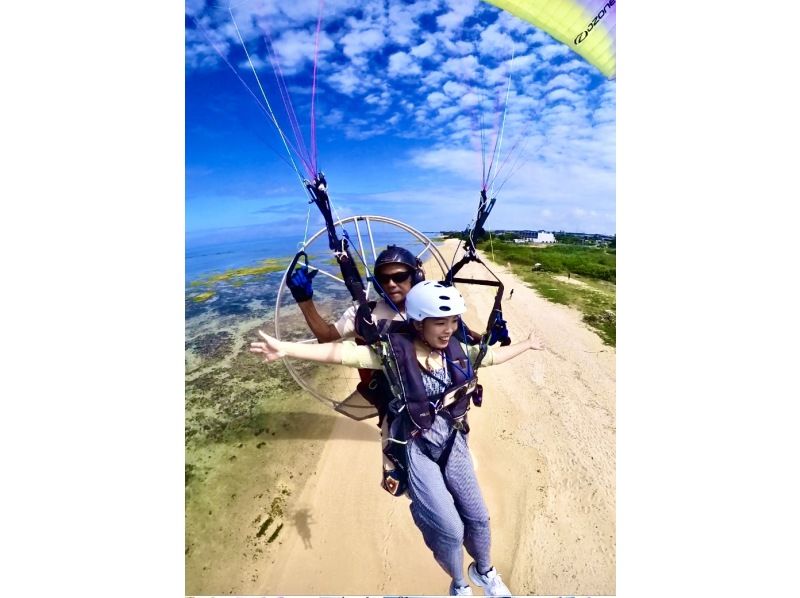 【沖縄・中城村/読谷村/海中道路】モーターパラグライダー遊覧体験飛行！(～2026年3月31日まで)のコピーの紹介画像
