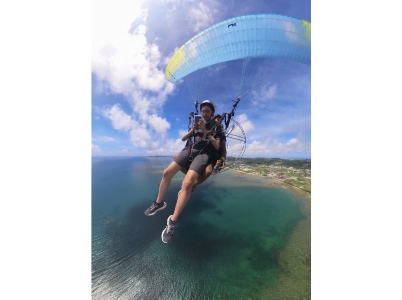 【沖縄・中城村/読谷村/海中道路】モーターパラグライダー遊覧体験飛行！(～2026年3月31日まで)のコピーの紹介画像