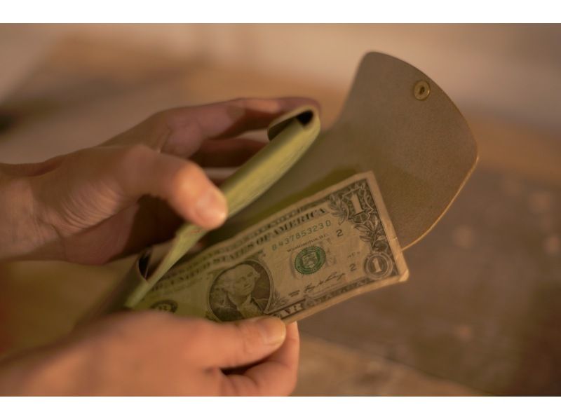 【茅ヶ崎・レザークラフト体験】 初心者でも完成できる！コンパクトウォレット作りの紹介画像