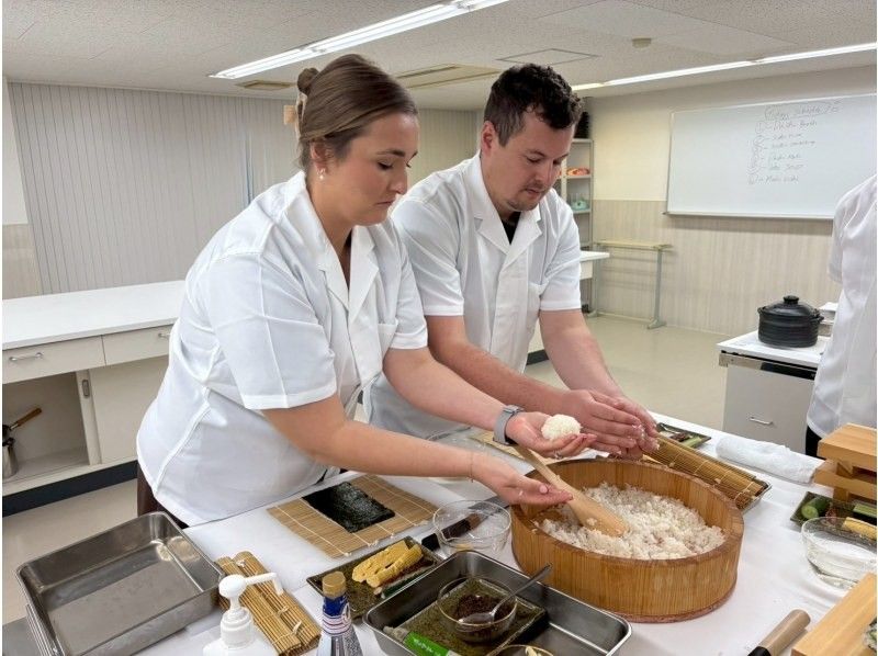 [Kyoto, Shimogyo Ward] Learn from a chef in Miyagawacho, Kyoto and experience authentic Japanese cooking starting with dashiの紹介画像