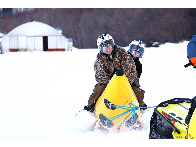 【北海道・道東】釣って食べて雪で遊ぶ！本格ワカサギ釣り&times;かまくら天ぷら&times;スノーバナナ 1日満喫プラン＜送迎付き／今季限定割引＞の紹介画像