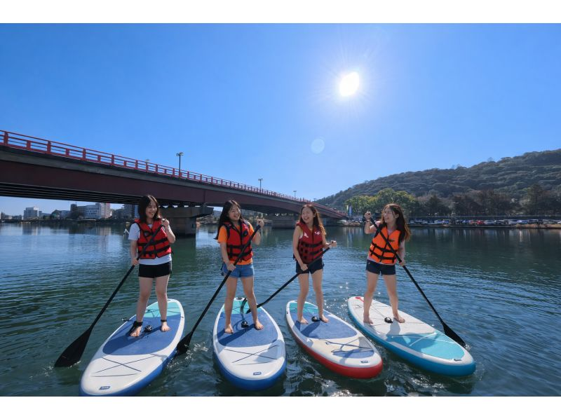 【高知市中心部】龍馬も泳いだ鏡川でSUP体験。ひろめ市場まで徒歩８分、温泉徒歩３分。女子旅にオススメ!!有資格インストラクターで安心。の紹介画像