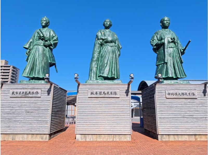 【高知市中心部】龍馬も泳いだ鏡川でSUP体験。ひろめ市場まで徒歩８分、温泉徒歩３分。女子旅にオススメ!!有資格インストラクターで安心。の紹介画像