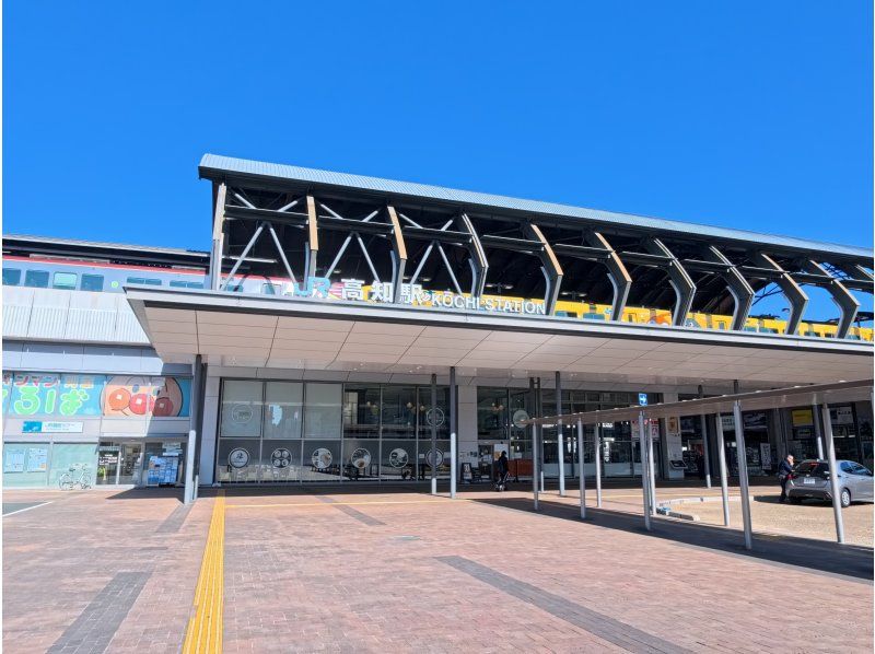 【高知市中心部】龍馬も泳いだ鏡川でSUP体験。ひろめ市場まで徒歩８分、温泉徒歩３分。女子旅にオススメ!!有資格インストラクターで安心。の紹介画像