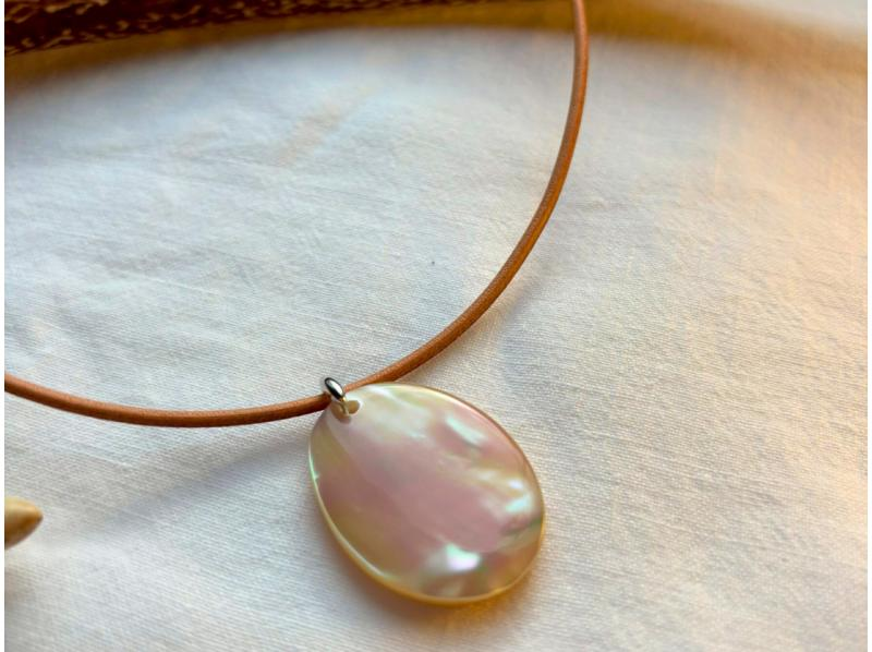 [Amami Oshima Marine Craft] Experience making luminous shell accessories and keychainsの紹介画像