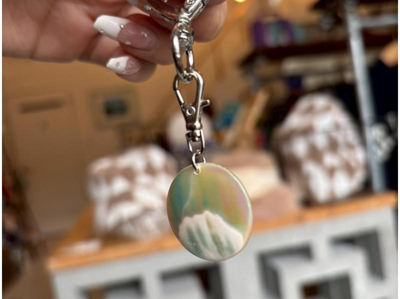 [Amami Oshima Marine Craft] Experience making luminous shell accessories and keychainsの紹介画像