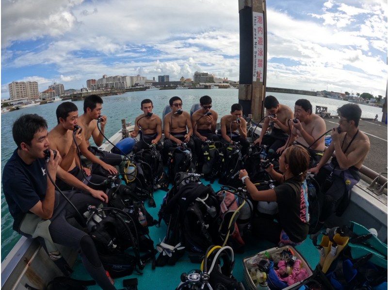 ♪当店人気No.1♪【沖縄/北谷】美ら海体験ダイビング◇貸切専属ガイド◇ 餌あげ無料◇ Gopro無料写真動画プレゼント◇初心者歓迎の紹介画像