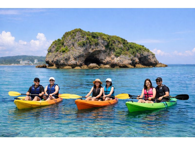 [Okinawa | Onna Village] Sea kayaking tour around a deserted island from the beach! 7 free perks includedの紹介画像