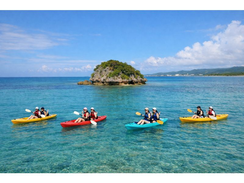 [Okinawa | Onna Village] Sea kayaking tour around a deserted island from the beach! 7 free perks includedの紹介画像