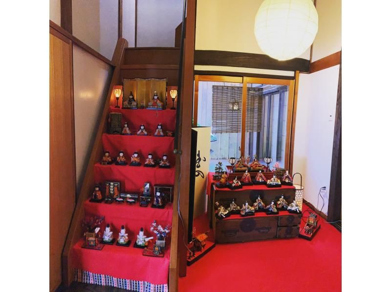 【新潟县鸭市】山咖啡厅的限时午餐深受女性顾客欢迎。春季活动&ldquo;山咖啡厅的雏祭&rdquo;展出了传统的雏人偶。の紹介画像