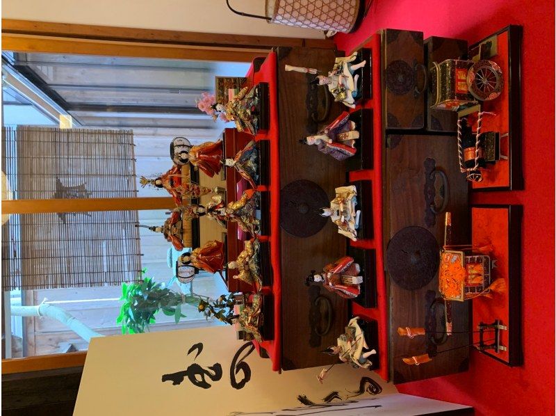 【新潟县鸭市】山咖啡厅的限时午餐深受女性顾客欢迎。春季活动&ldquo;山咖啡厅的雏祭&rdquo;展出了传统的雏人偶。の紹介画像