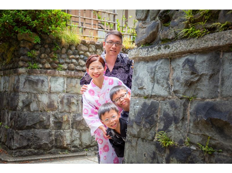 [Kyoto, Gojo] One-day Kyoto sightseeing in kimono or yukata, winter sightseeing, cherry blossom viewing "Mini Higashiyama location photo shoot in couple kimono" Recommended for couplesの紹介画像