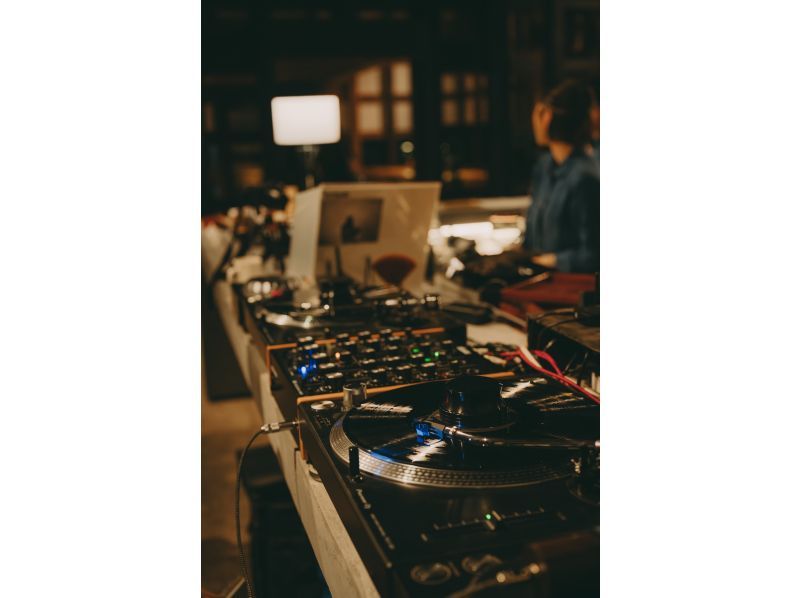 【秋田・羽後】2/21限定｜築180年の旧家の米蔵を改修した空間で心地よい音楽を聴きながら楽しむ塩麹バターチキンカレーの紹介画像