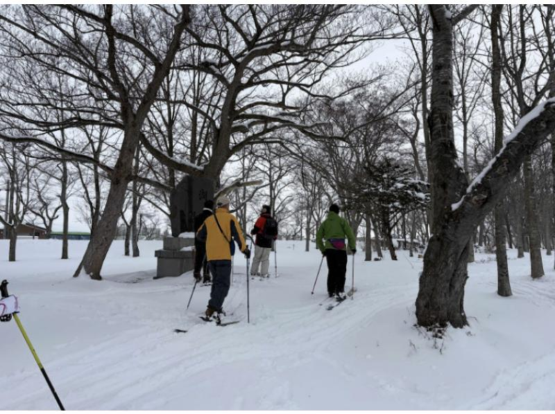 【青森・下北／三沢】東北町小川原湖畔でガイド付きスノーハイク体験！（ガニ汁テイクアウトチケット・温泉入浴券付き）の紹介画像