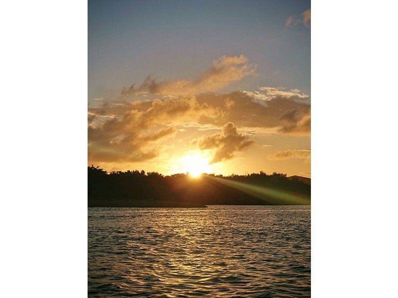 《石垣島・宮良川・サンセット》1周年記念！特別割引き中♪川と海ふたつの景色が交わる場合で迎える夕日。カヤックだから辿りつける特別な瞬間。の紹介画像