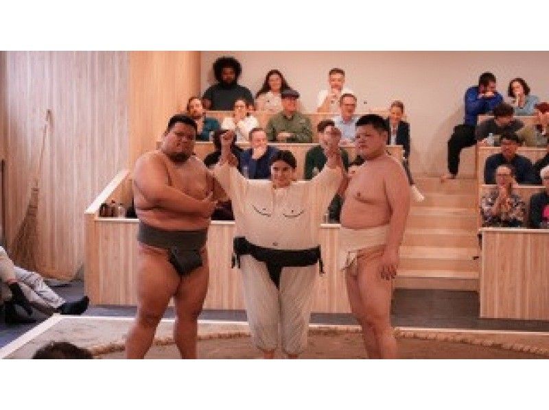 【東京・新宿】日本の伝統に根付いた文化を観客として体験〈相撲ショー〉の紹介画像