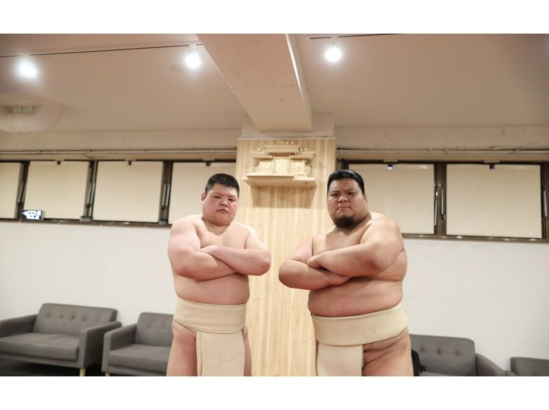 【東京・新宿】日本の伝統に根付いた文化を観客として体験〈相撲ショー〉の紹介画像