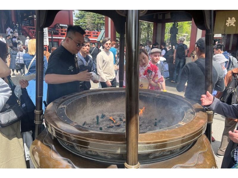 【東京・浅草】浅草寺ツアー・カップルや家族や友達とおみくじで運を試して、仏教の習慣と浅草の昔話や歴史を知りましょう！の紹介画像