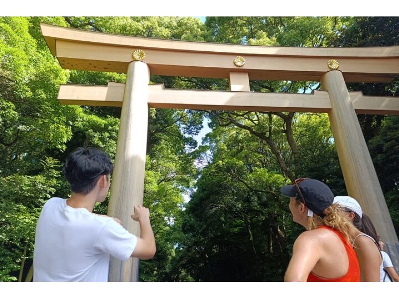 【東京・原宿】明治神宮のツアー！都会から休憩をとって自然に囲まれてゆっくりと歩きましょう！（原宿駅から1分）の紹介画像
