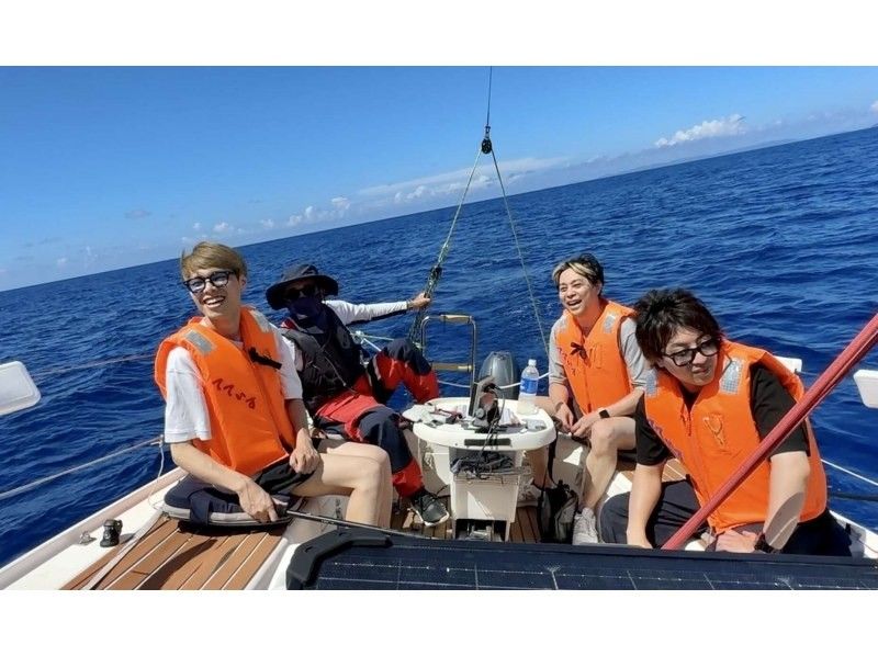 [Okinawa, Itoman] Fully Chartered Yacht Sailing Cruise for 2-4 People at Affordable Prices! Sunset Plan (English Version)の紹介画像