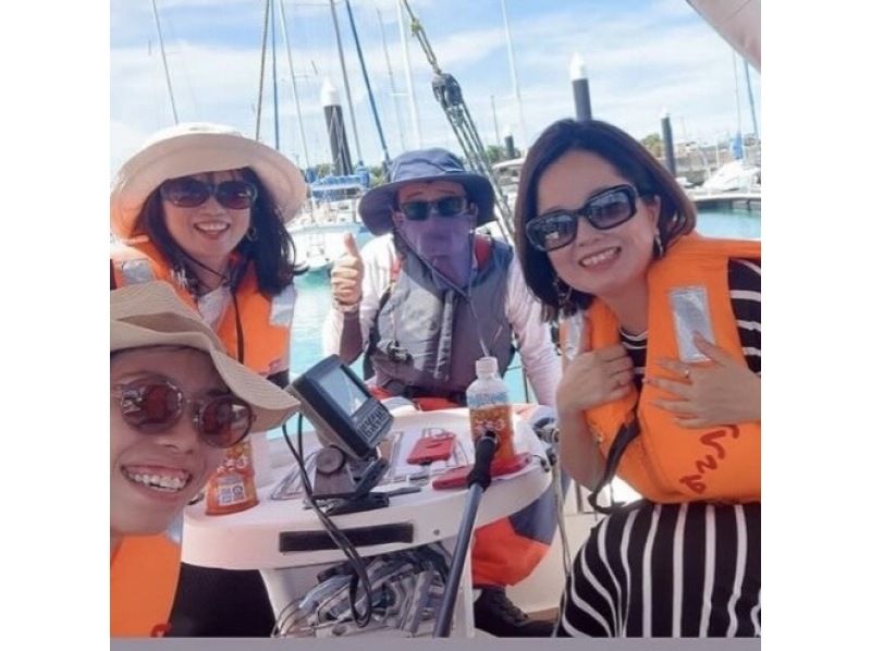 [Okinawa, Itoman] Fully Chartered Yacht Sailing Cruise for 2-4 People at Affordable Prices! Sunset Plan (English Version)の紹介画像