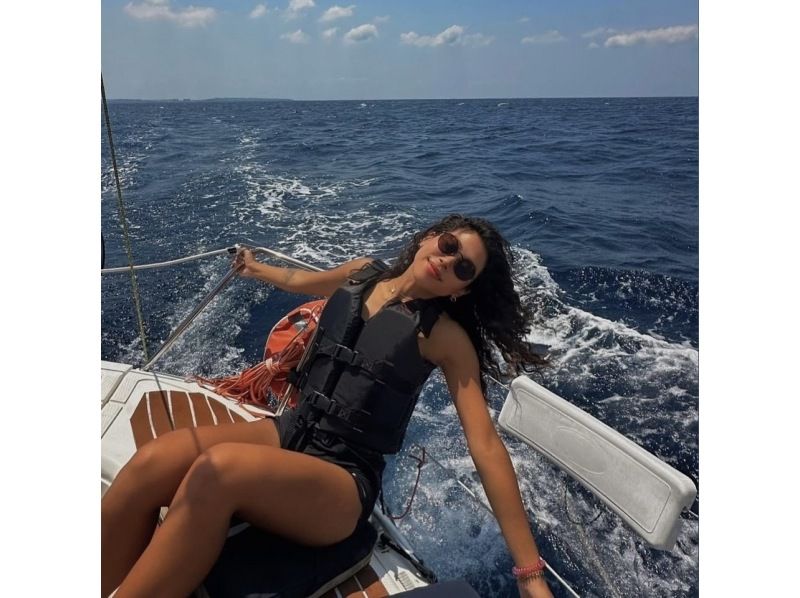 [Okinawa, Itoman] Fully Chartered Yacht Sailing Cruise for 2-4 People at Affordable Prices! Sunset Plan (English Version)の紹介画像