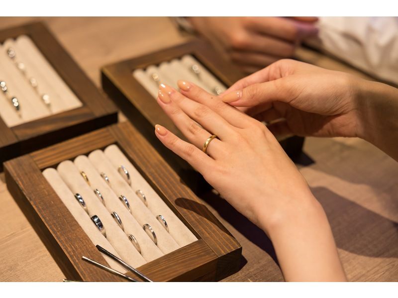 【札幌大通】手作婚戒體驗 | 婚禮當天即可帶回家！在裝飾著投影映射的夢幻工作室中，享受電影般的拍攝體驗。提供2年保固。の紹介画像