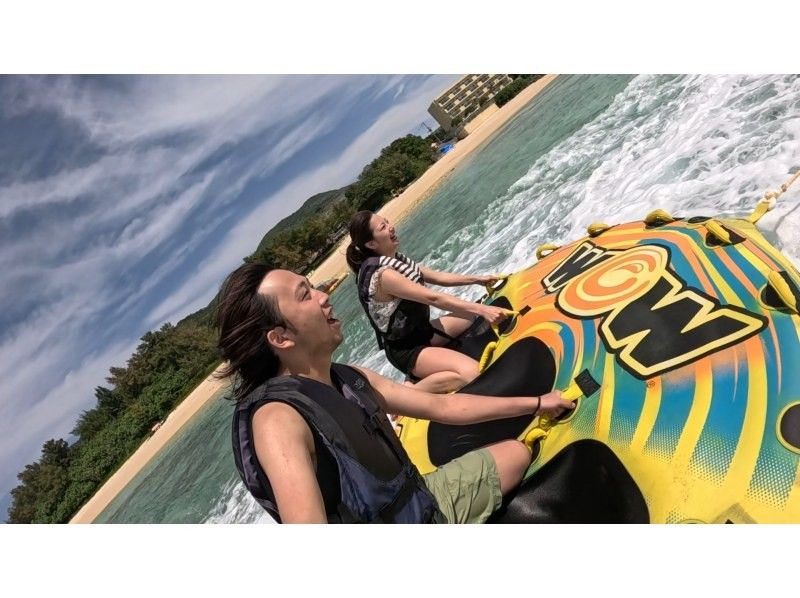 【沖繩北部】《三種水上活動，包括香蕉船和彈珠船》の紹介画像