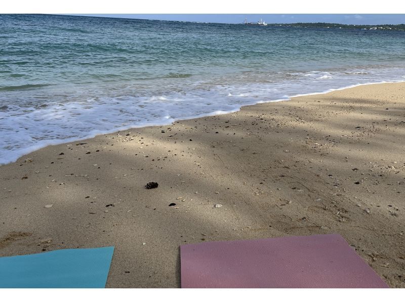 【沖縄北部・本部町】ビーチヨガ 未経験者歓迎 ちょっと早起きして自分への贅沢ご褒美時間！ヨガマットレンタル無料の紹介画像