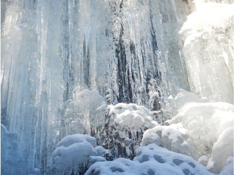 【伊香保近郊／四万吾妻 群馬 関東】冬の造形美！氷瀑＆氷柱観賞ハイキング・トレッキング1日ツアー『神秘のアイスフォール＋』草津温泉も近い◎の紹介画像