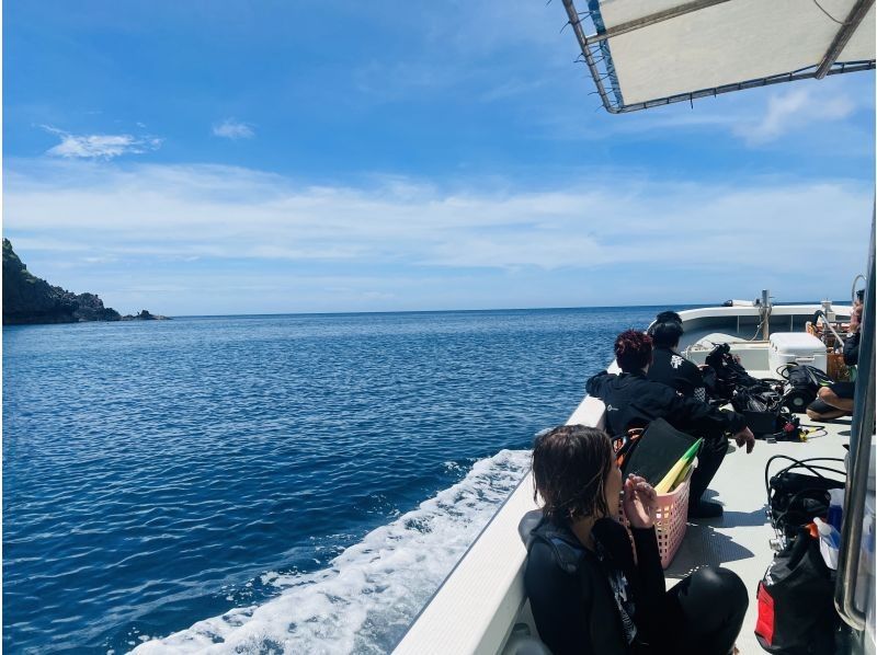 Okinawa Blue Cave Snorkeling [Free GoPro Photos and Videos] Boat Entry | All-inclusive, Lowest Price! Wetsuit and Equipment Rental Included. Beginners Welcome!の紹介画像