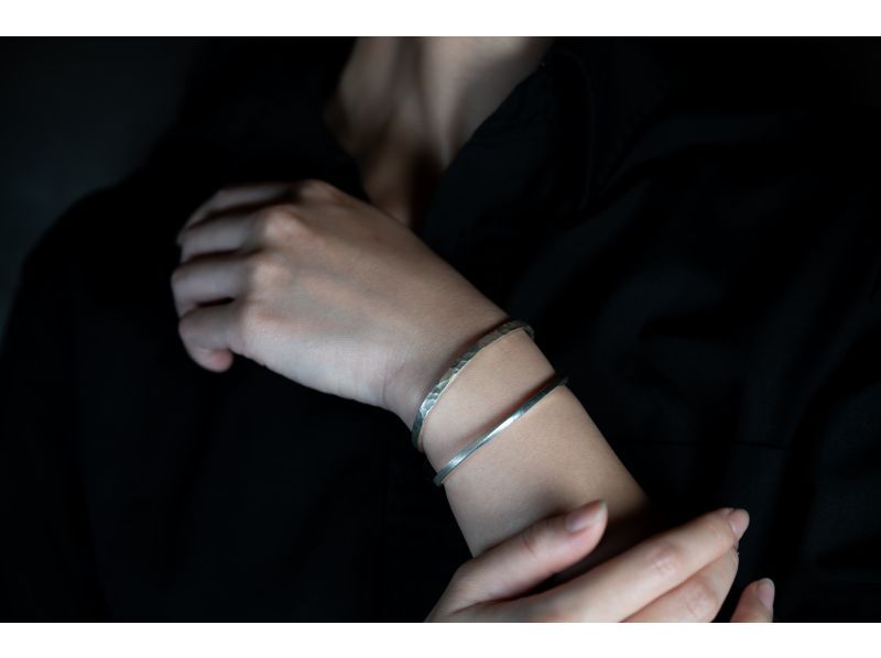 【北海道・札幌】世界に一つ「手作りシルバーバングル」体験。ペア製作も人気で雨の日デートや観光の思い出に最適。サプライズにもおすすめのプラン！の紹介画像