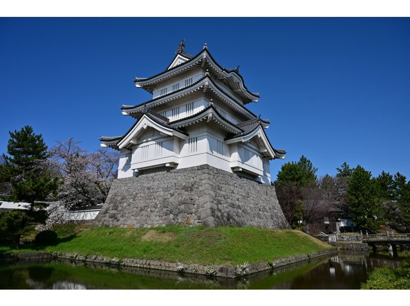 【埼玉・行田】 [体験英語ガイドプラン] 忍城で花手水づくり体験！お好みの花を選んで作成可能の紹介画像
