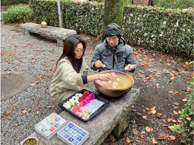 【埼玉・行田】 [体験英語ガイドプラン] 忍城で花手水づくり体験！お好みの花を選んで作成可能の紹介画像
