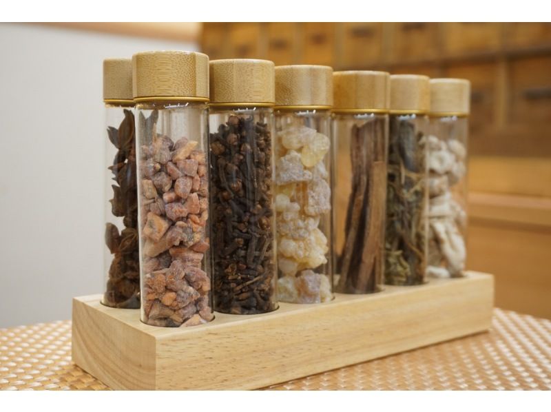 【京都・烏丸五条】「お香手作り体験」数種類の調合から選べる♪初心者OK！練って自由に成形できる！（材料費込）の紹介画像